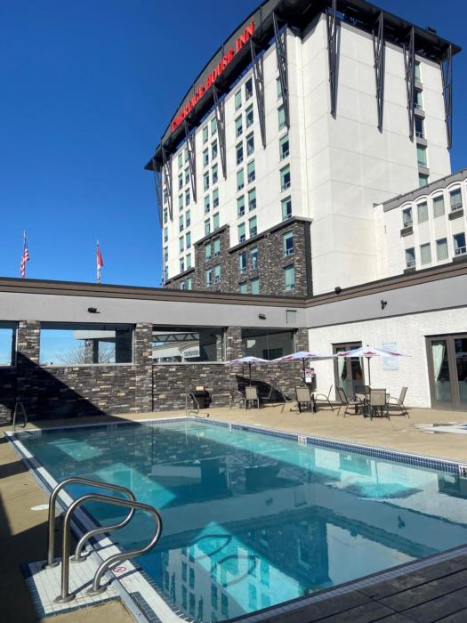 carriage house hotel and conference centre