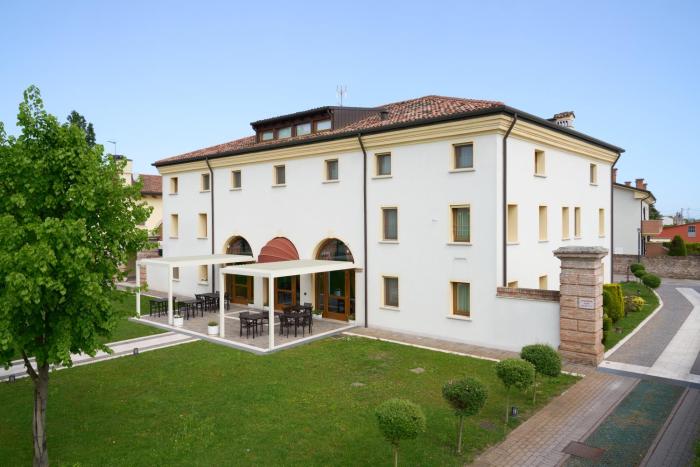 Albergo Antica Corte Marchesini,Near A Train Station,3 star