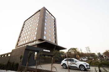 The Monarch, Chakan,,0 star