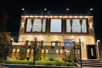 Crescent Inn,,3 star