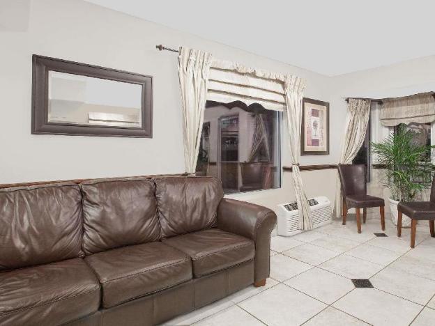days inn by wyndham market center dallas love field