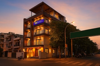 Hotel Fortune Inn Noida Sector-19,,3 star