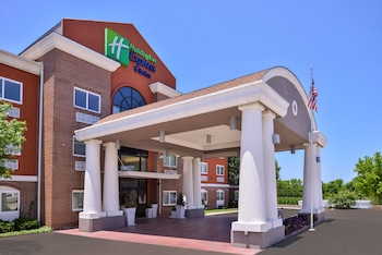holiday inn express hotel and suites elgin by ihg