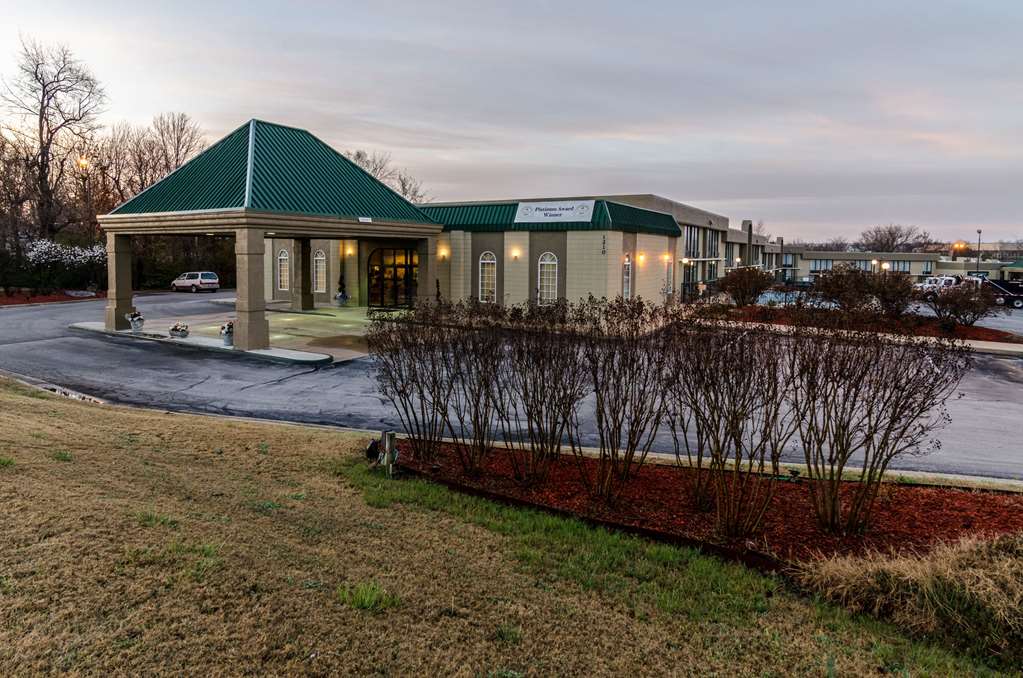 Quality Inn Harrison,Arkansas>>Harrison,2.5 star