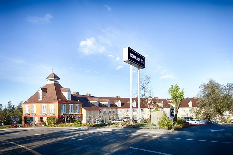 red lion inn and suites auburn