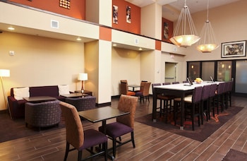 hampton inn and suites by hilton fargo medical center