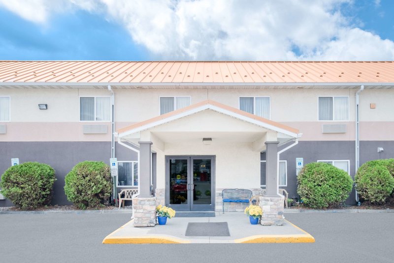 days inn and suites by wyndham fargo 19th ave airport dome