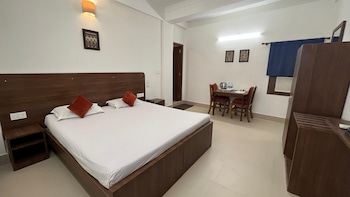 Hotel Saluja,,3 star