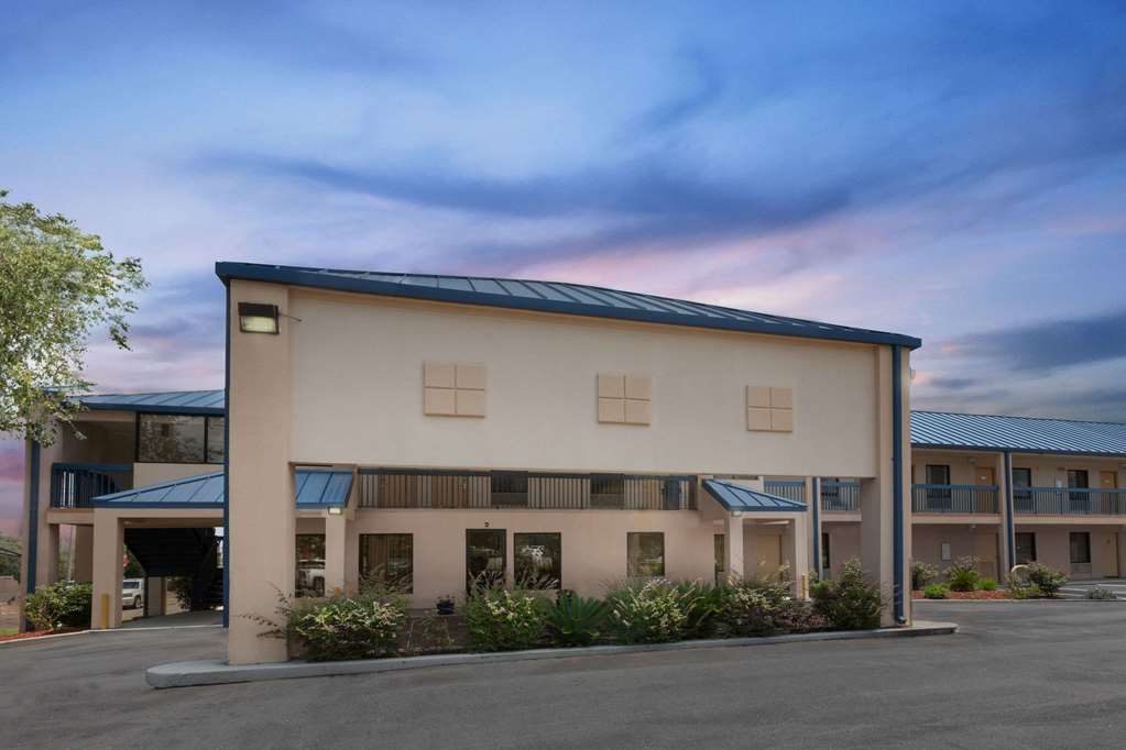 super 8 by wyndham hattiesburg south