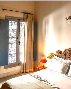 room-image