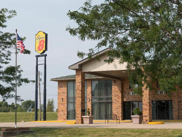 super 8 by wyndham staunton