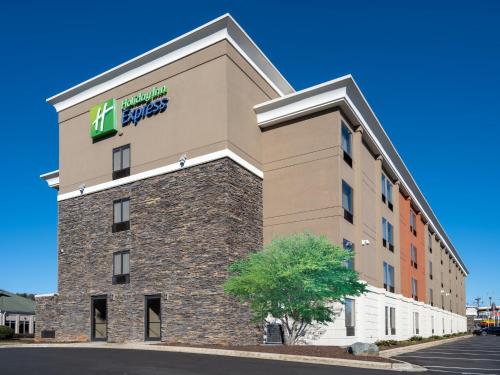 Holiday Inn Express & Suites Greensboro-(I-40 Wendover) By Ihg,Greensboro>>Charlotte,3 star
