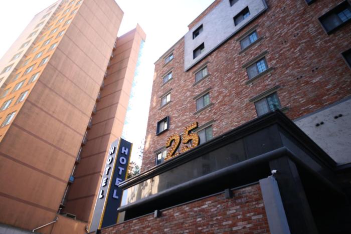 25 hotel