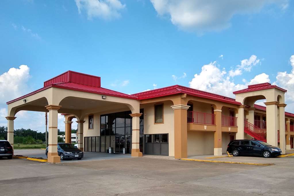 econo lodge inn and suites west energy corridor