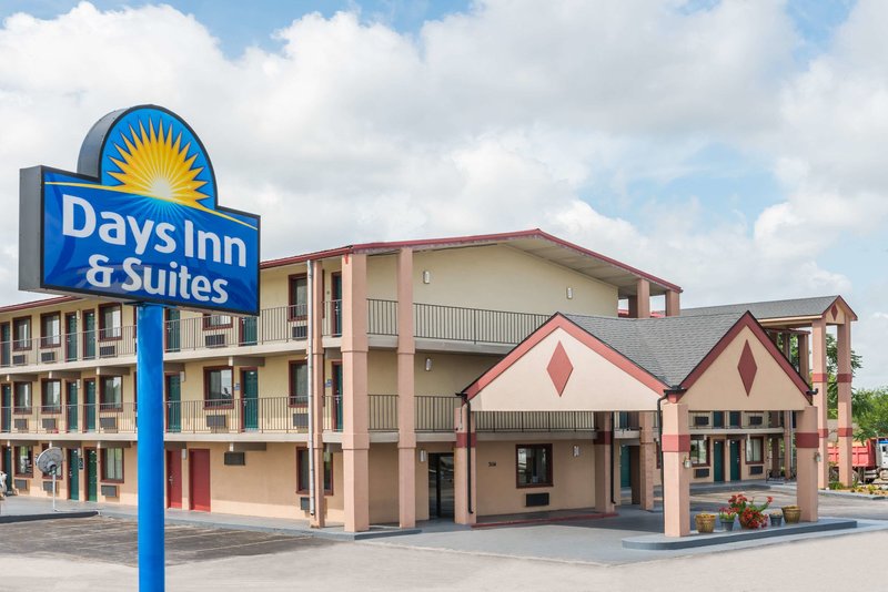 days inn and suites by wyndham springfield on i 44