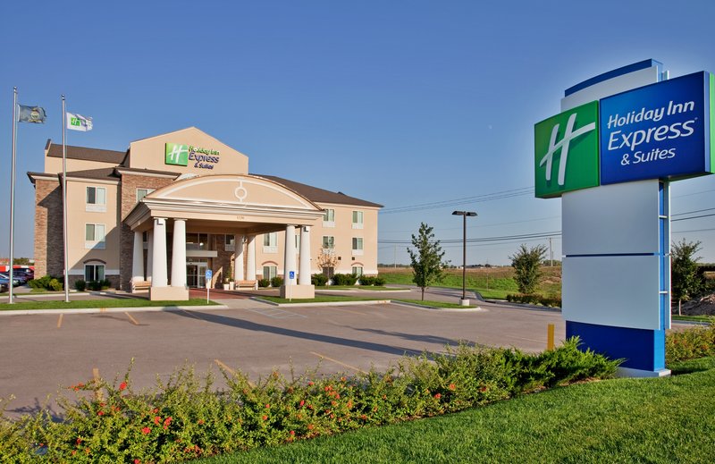holiday inn express and suites wichita airport by ihg