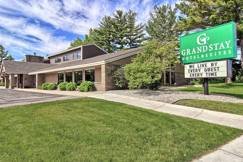 blossom hotel and suites traverse city