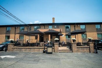 holland hotel free parking jersey city