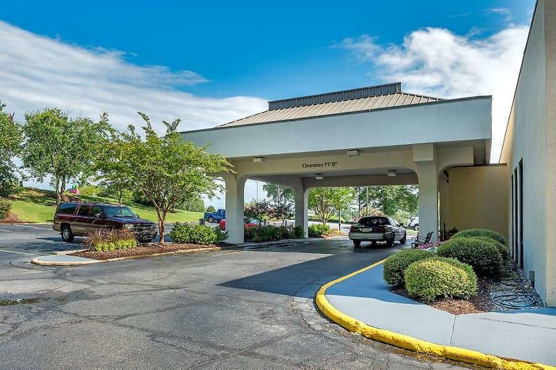 Baymont By Wyndham Columbus Ga,Muscogee County>>Columbus,2.5 star