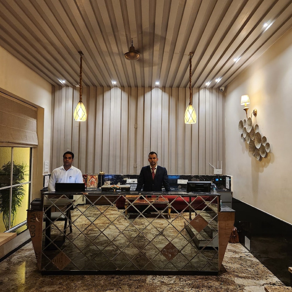 Alwar Vanyaevilas,,0 star