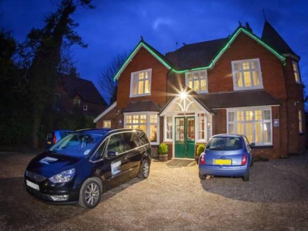 Gatwick Turret Guest House,Crawley>>Charlwood,3 star