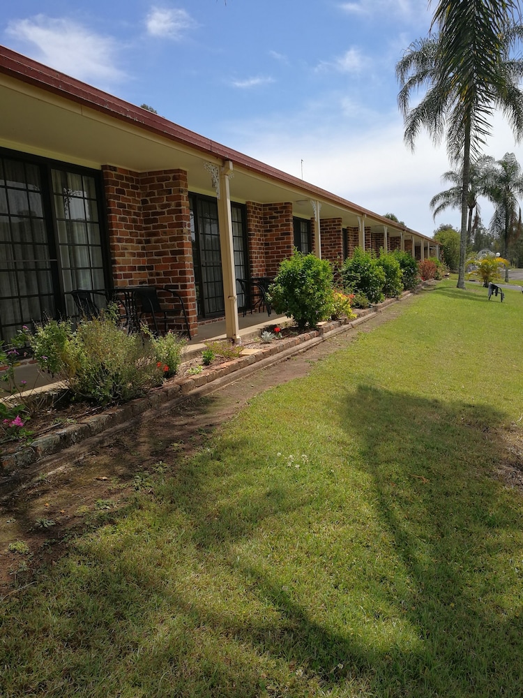 Lakeside Lodge Motel,Clunes>>Byron Bay,3 star