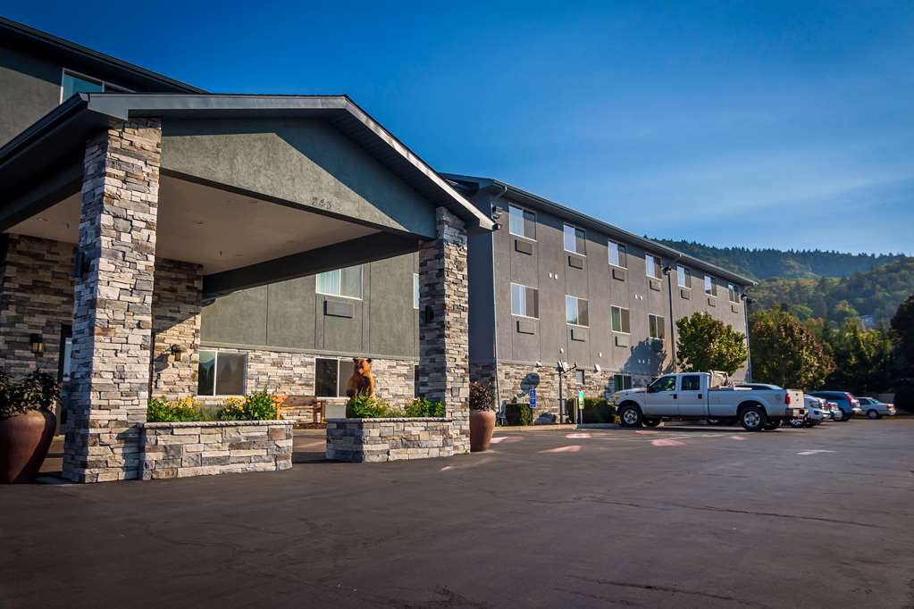 La Quinta Inn & Suites By Wyndham Grants Pass,Medford>>Grants Pass,2.5 star