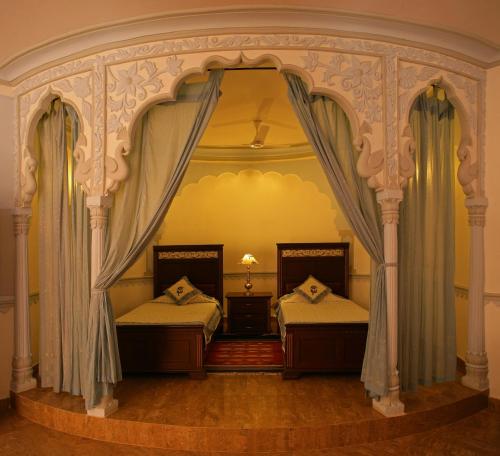 room-image