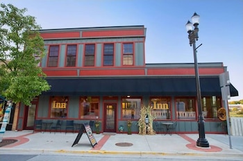 Main Street Inn,,3 star