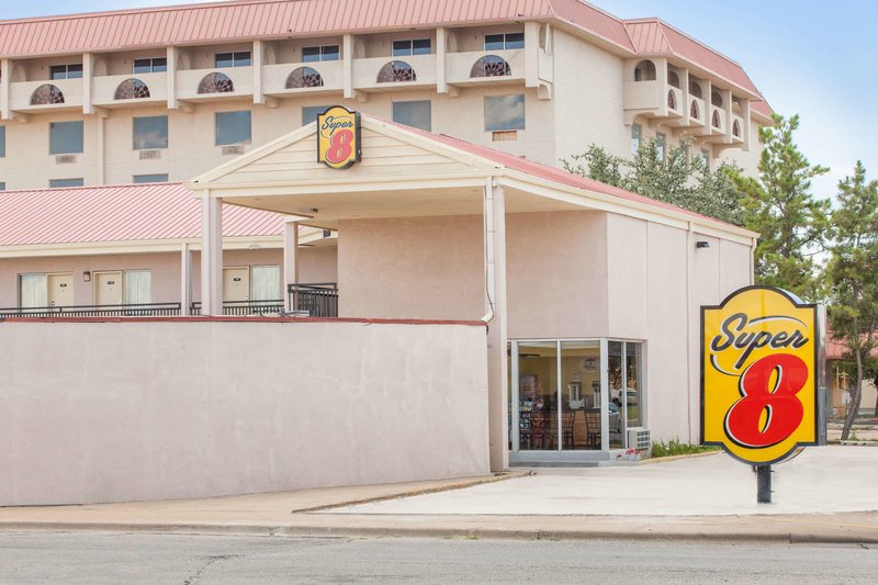 super 8 by wyndham lubbock civic center north