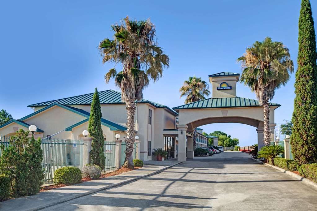 days inn and suites by wyndham houston north spring