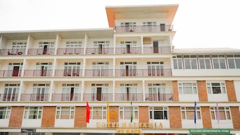 Hotel Maenamla,,0 star