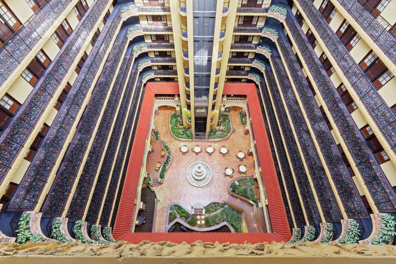 embassy suites by hilton kansas city plaza