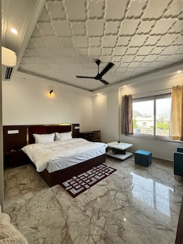 Hotel White Inn,,2 star