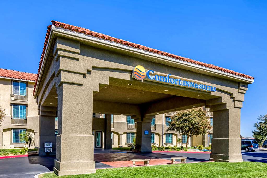 Comfort Inn & Suites Lancaster Antelope Valley,California>>Lancaster,2.5 star