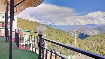 Baikunth Home Stays,,2 star