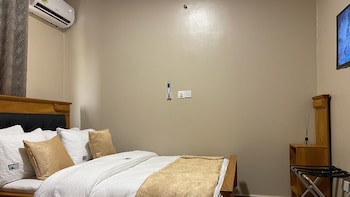 Jpn Square Douala,,3 star