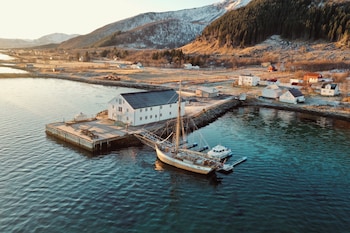 Arctic Ocean Lodge,,3 star