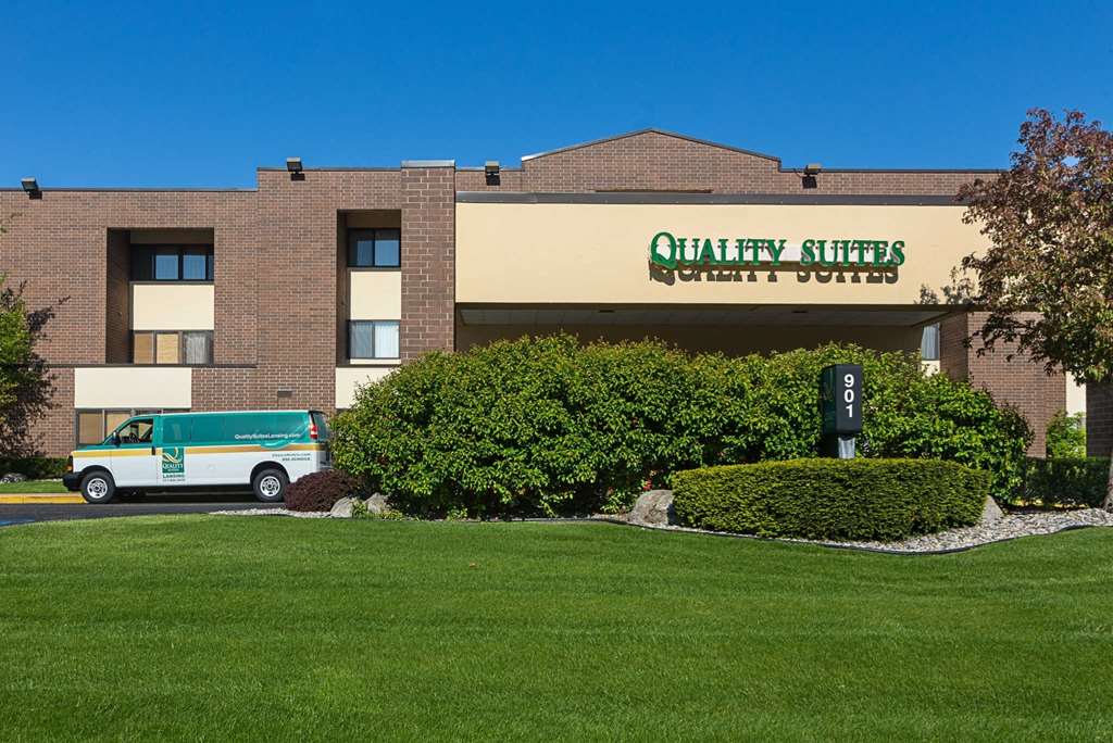quality suites lansing