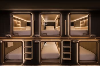 cube social boutique capsule hotel boat quay