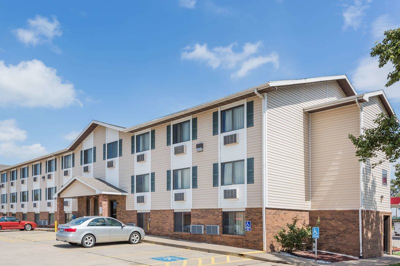 Super 8 By Wyndham Manhattan Ks,Kansas>>Fort Riley,2 star