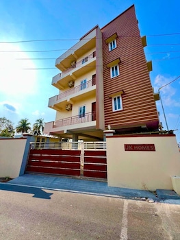 queens hotel service apartment salem