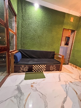 Plush Hotels,Nayapalli-Jaydev Vihar,3 star