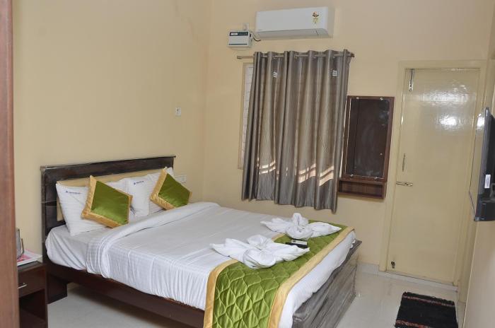 Amutham Inn,Maduravoyal,2 star