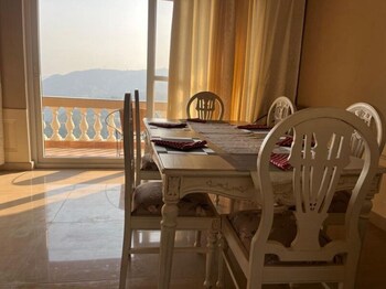 The Taal Cottage,,2 star