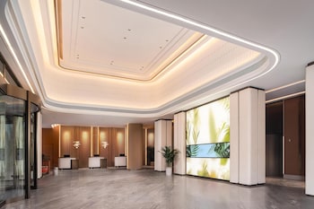 hilton garden inn xinyang east railway station