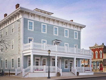 the cadillac house lexington tapestry collection by hilton