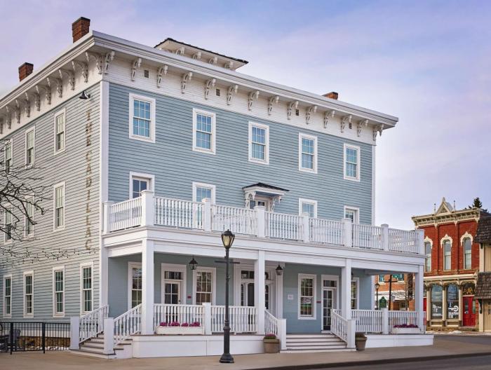 the cadillac house lexington tapestry collection by hilton