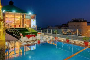 Crestline Sallow Club,,3 star