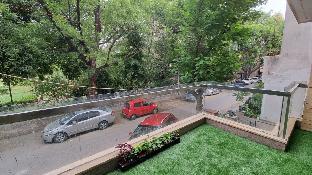 Homlee - Pentagon 5 Bhk Super Luxurious Large Flat,,5 star